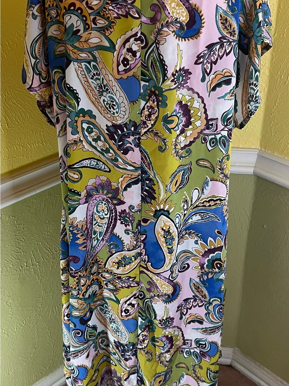 Printed Paisley High-Low Women’s Top in Olive Blue Cha Cha Vente - Picture 6 of 7